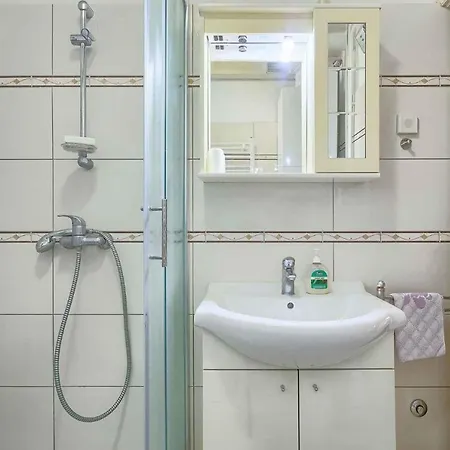 Two-bedroom 3 아파트