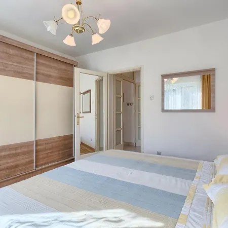 Two-bedroom 3 아파트 풀라